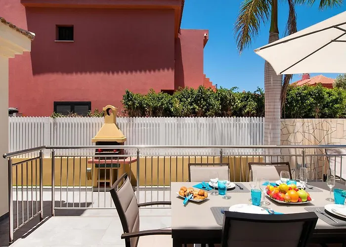 Curie With Pool By Villagrancanaria