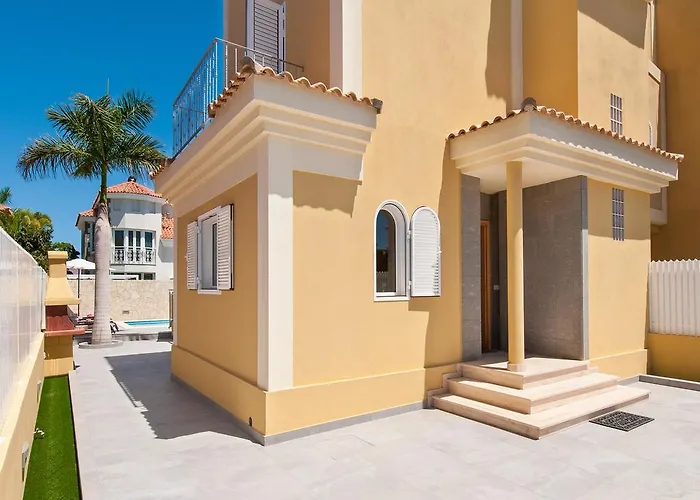 Curie With Pool By Villagrancanaria